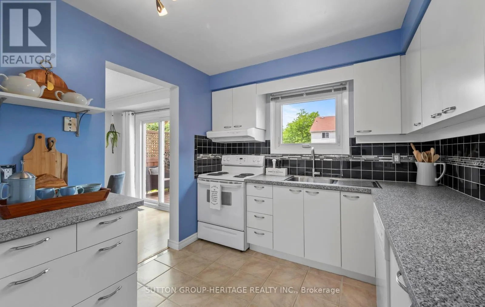 61 KIPLING CRESCENT