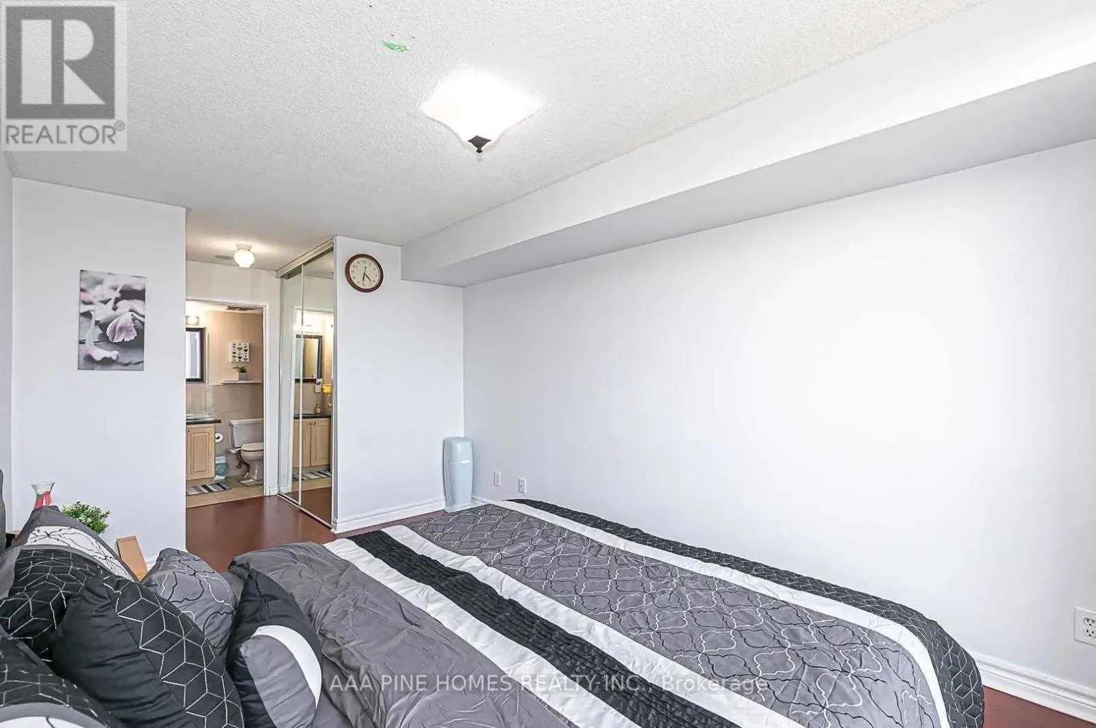 #1111 - 2550 LAWRENCE AVENUE E