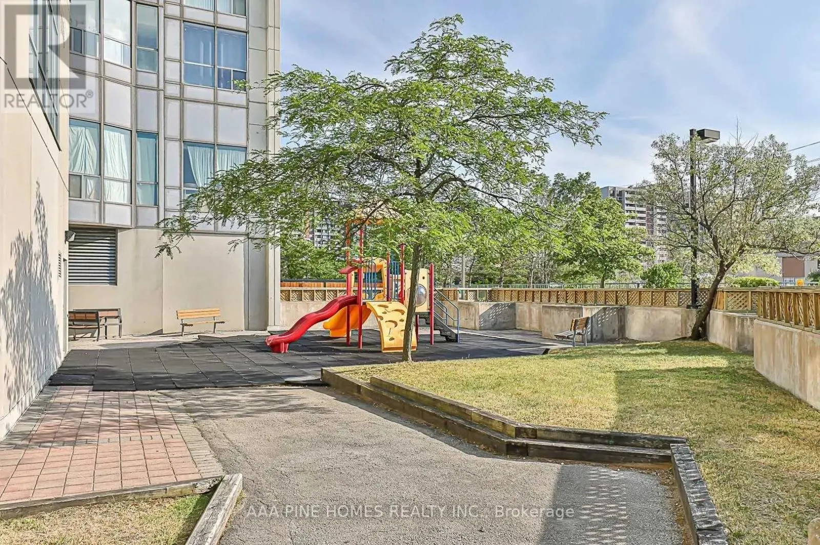 #1111 - 2550 LAWRENCE AVENUE E
