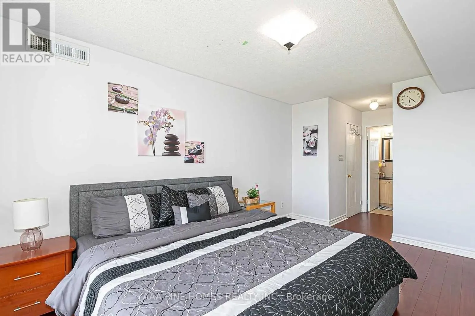 #1111 - 2550 LAWRENCE AVENUE E