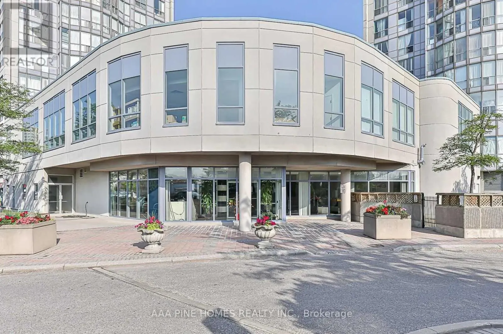 #1111 - 2550 LAWRENCE AVENUE E