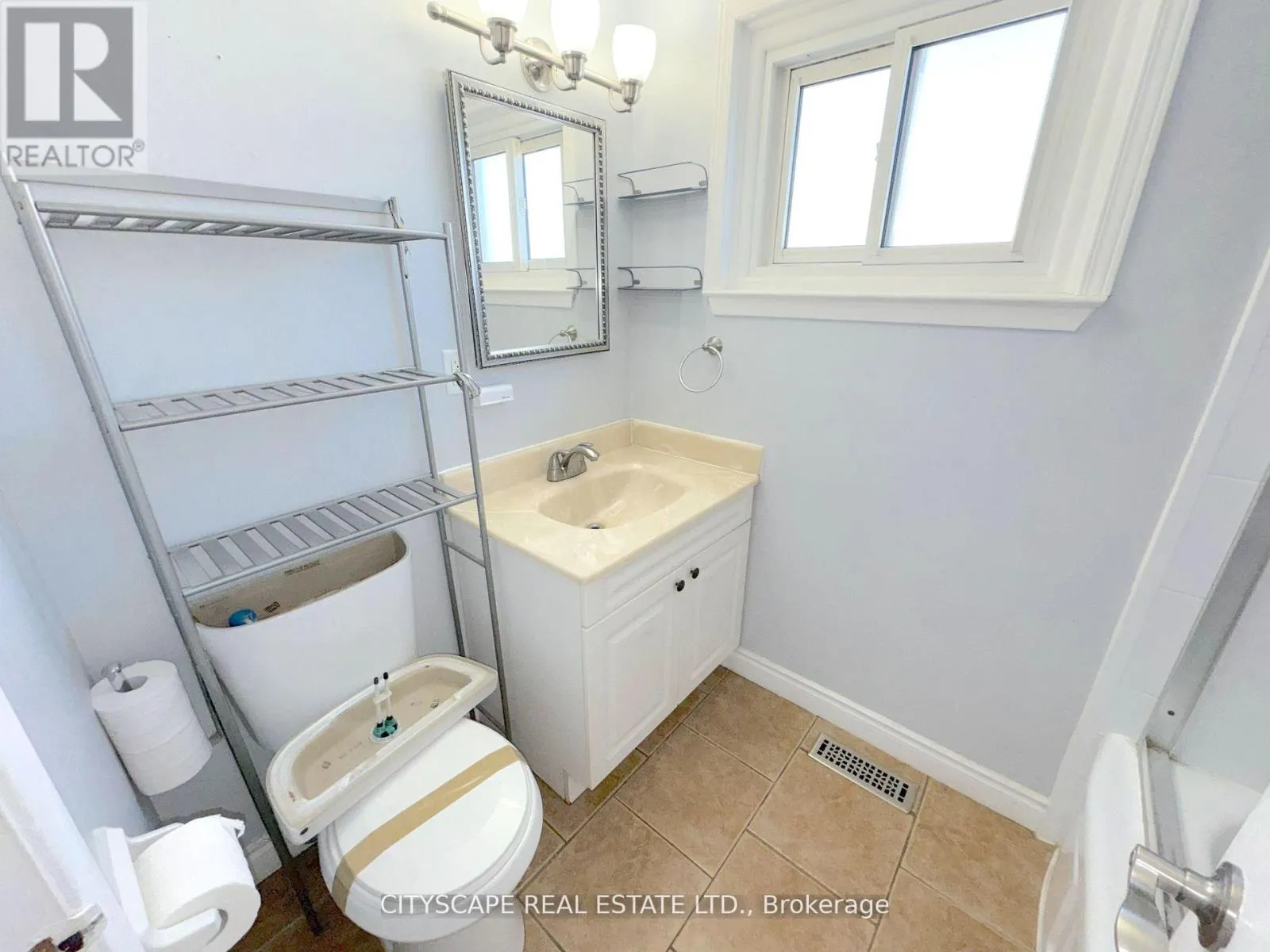 350 VANCOUVER CRESCENT