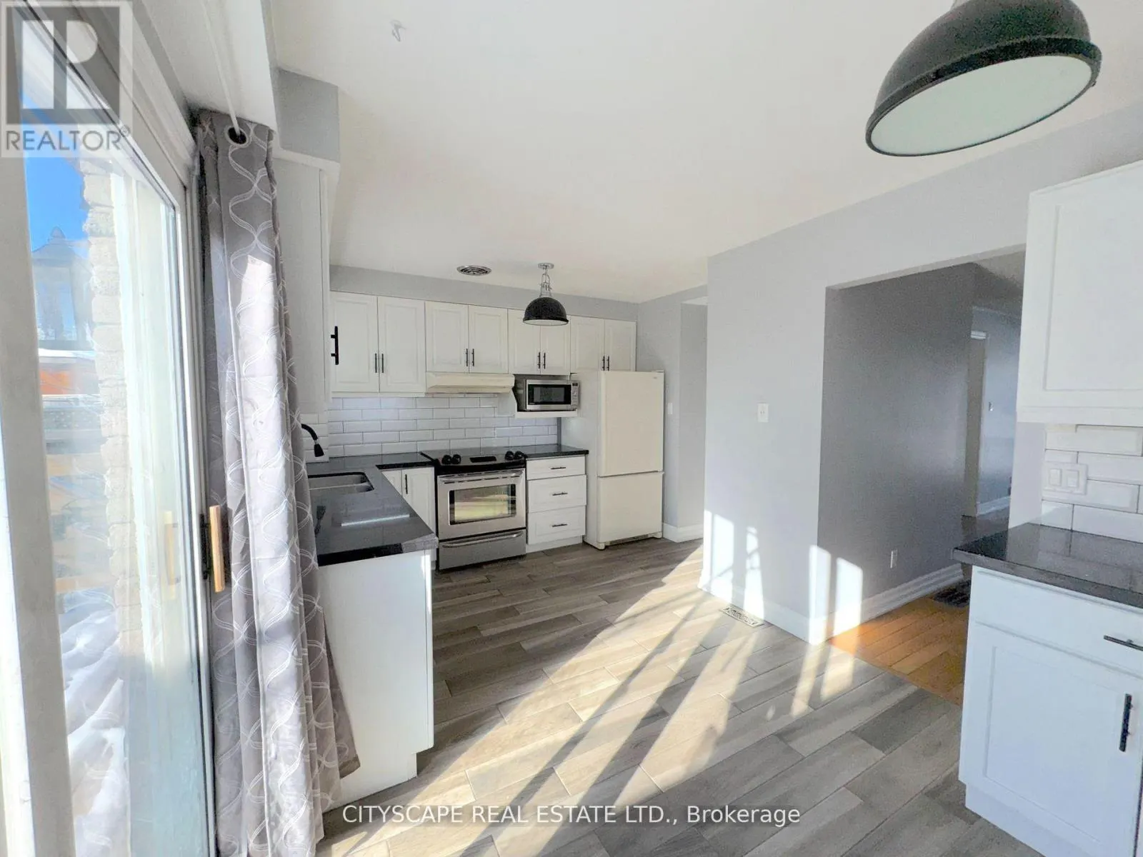 350 VANCOUVER CRESCENT
