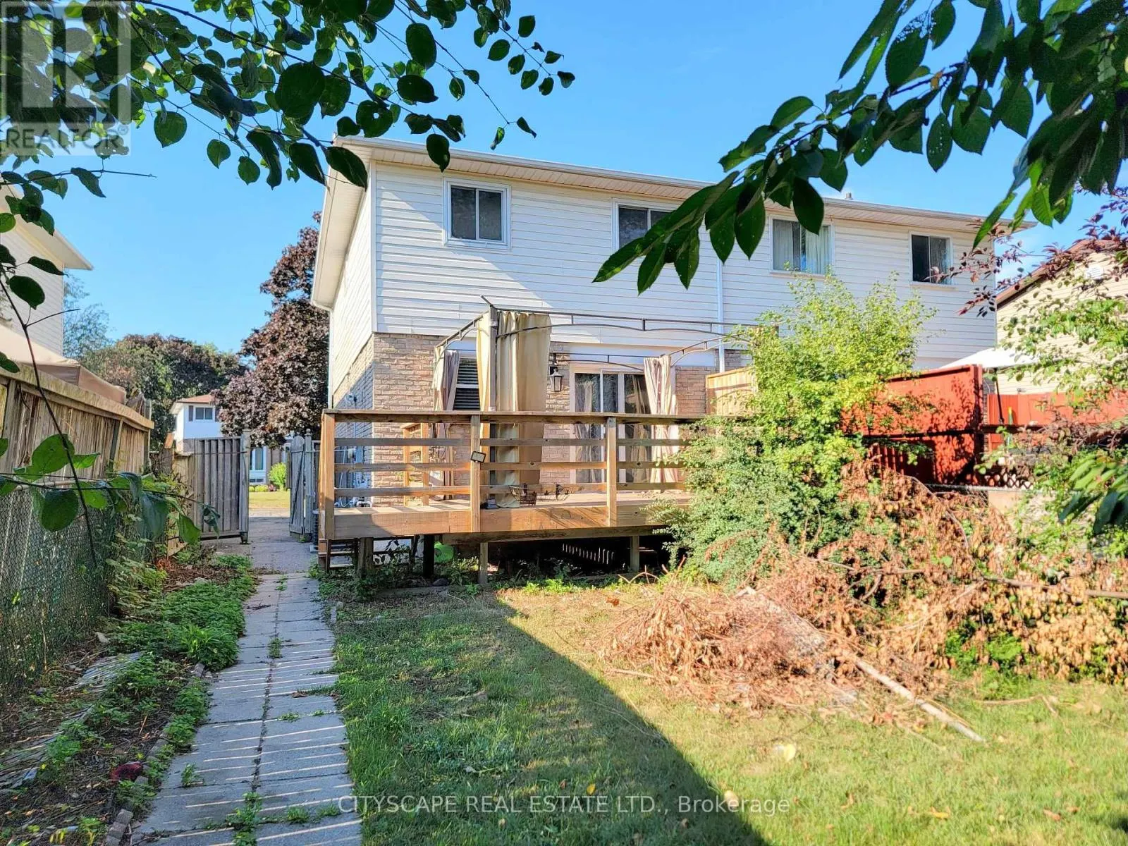 350 VANCOUVER CRESCENT