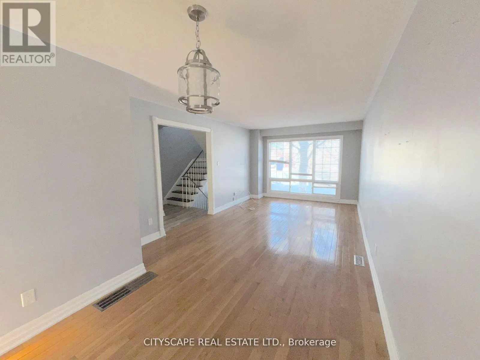 350 VANCOUVER CRESCENT