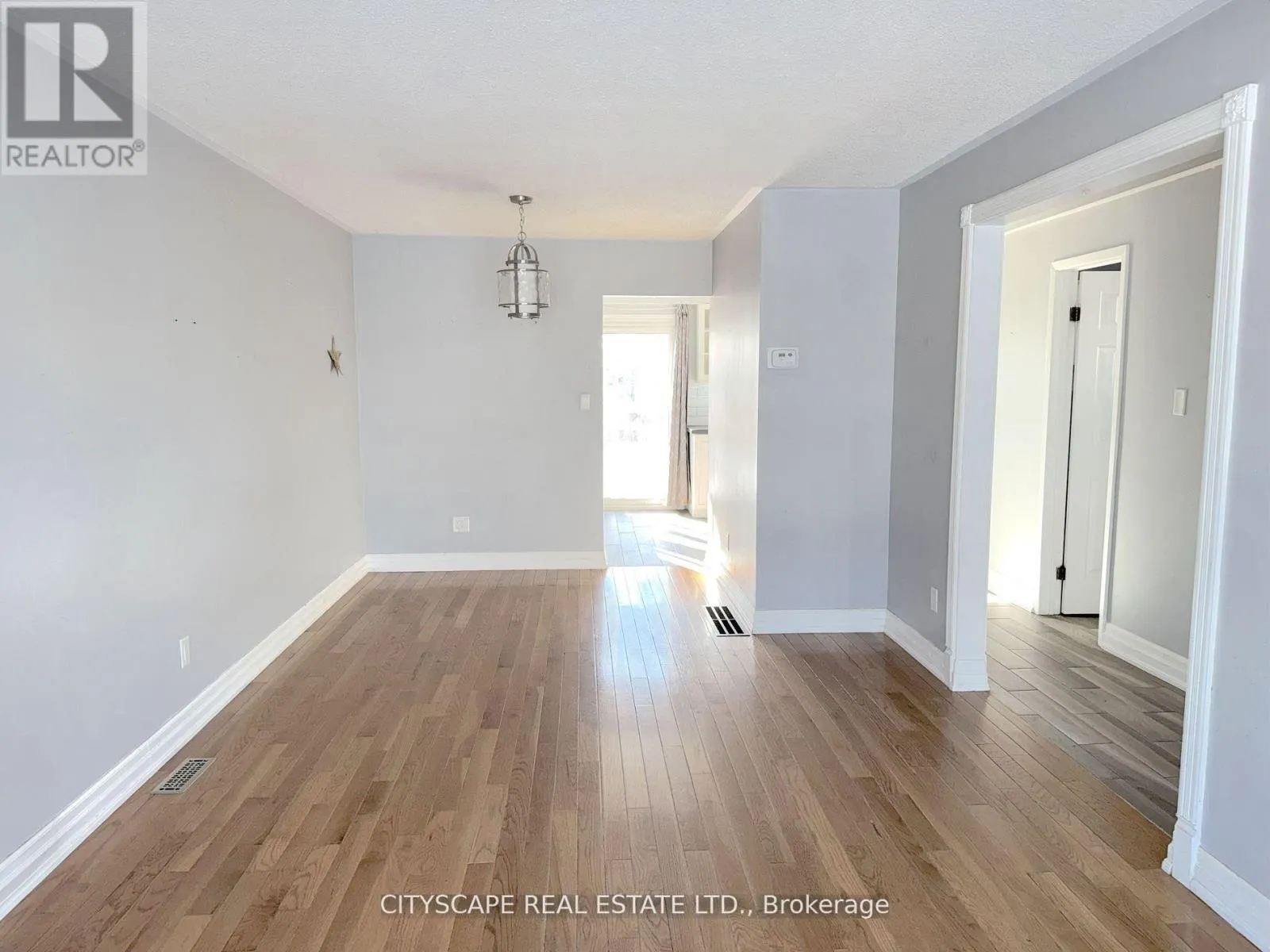 350 VANCOUVER CRESCENT