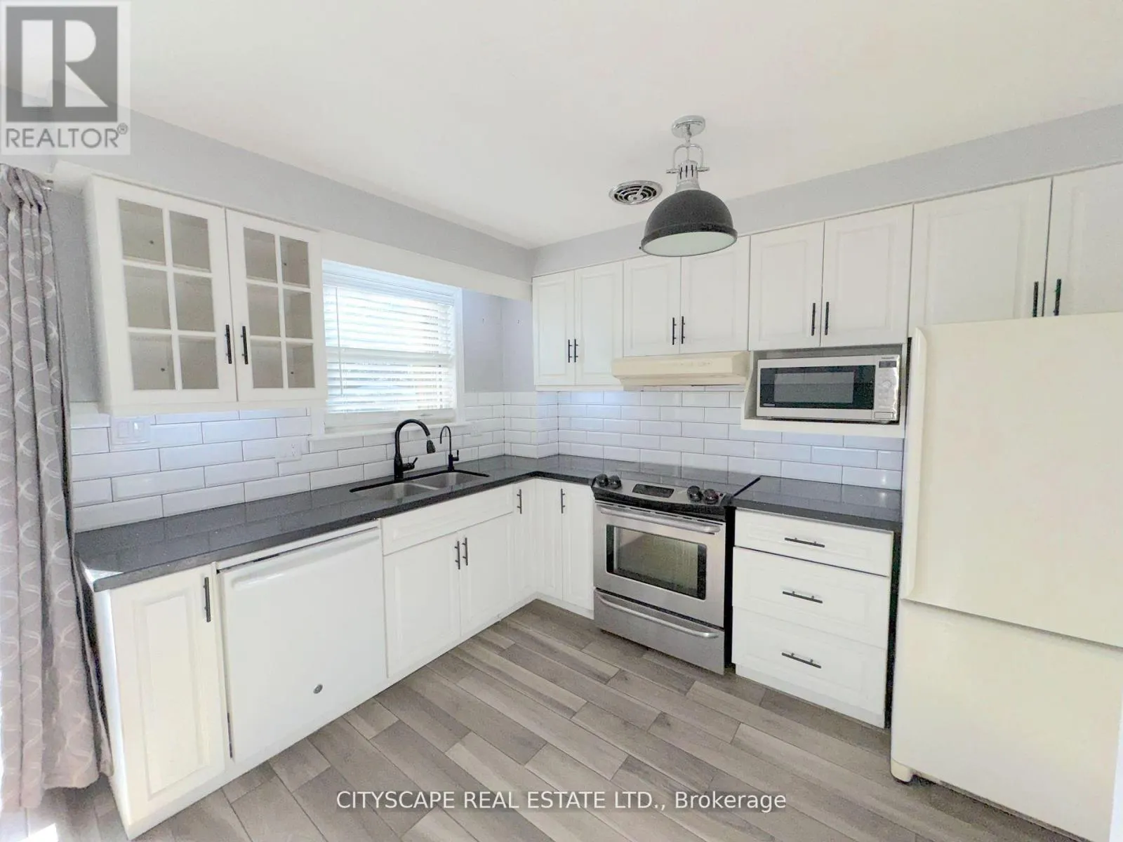 350 VANCOUVER CRESCENT