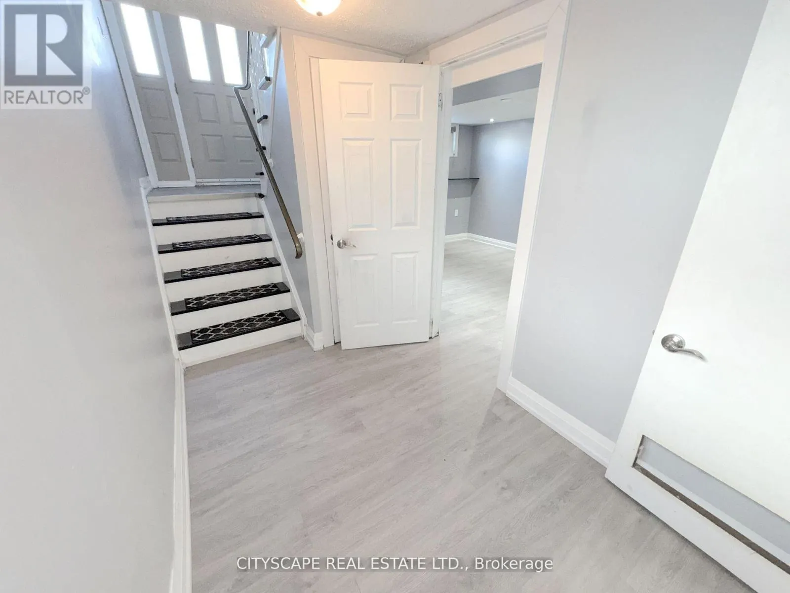 350 VANCOUVER CRESCENT