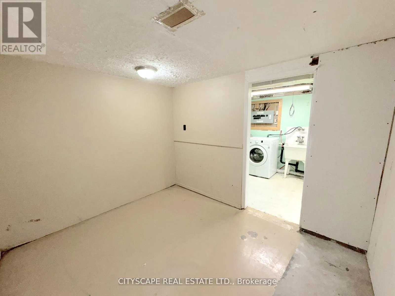350 VANCOUVER CRESCENT