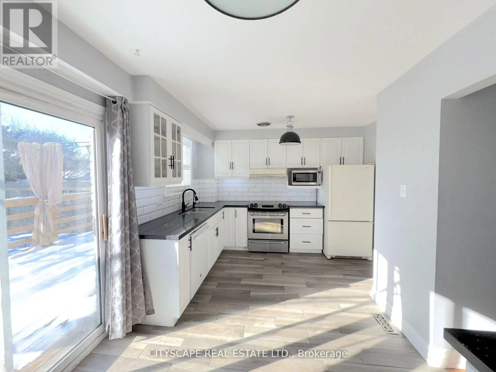350 VANCOUVER CRESCENT