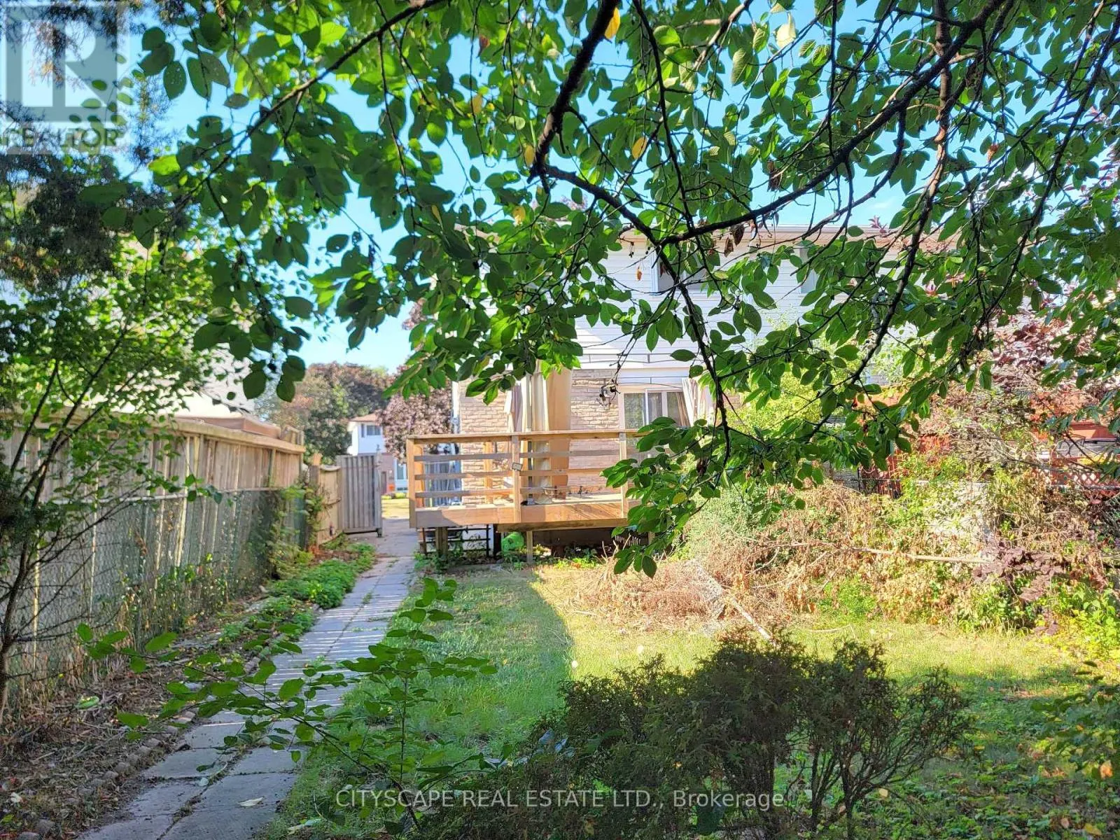 350 VANCOUVER CRESCENT