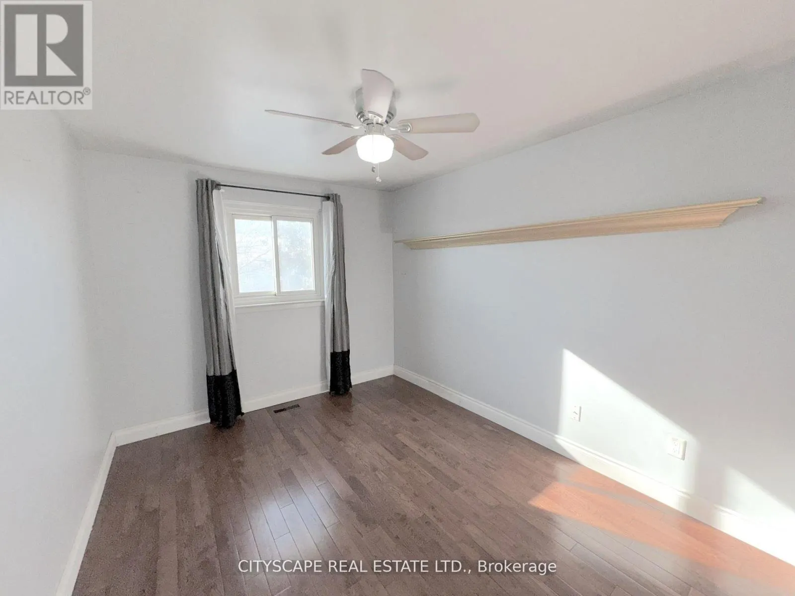 350 VANCOUVER CRESCENT