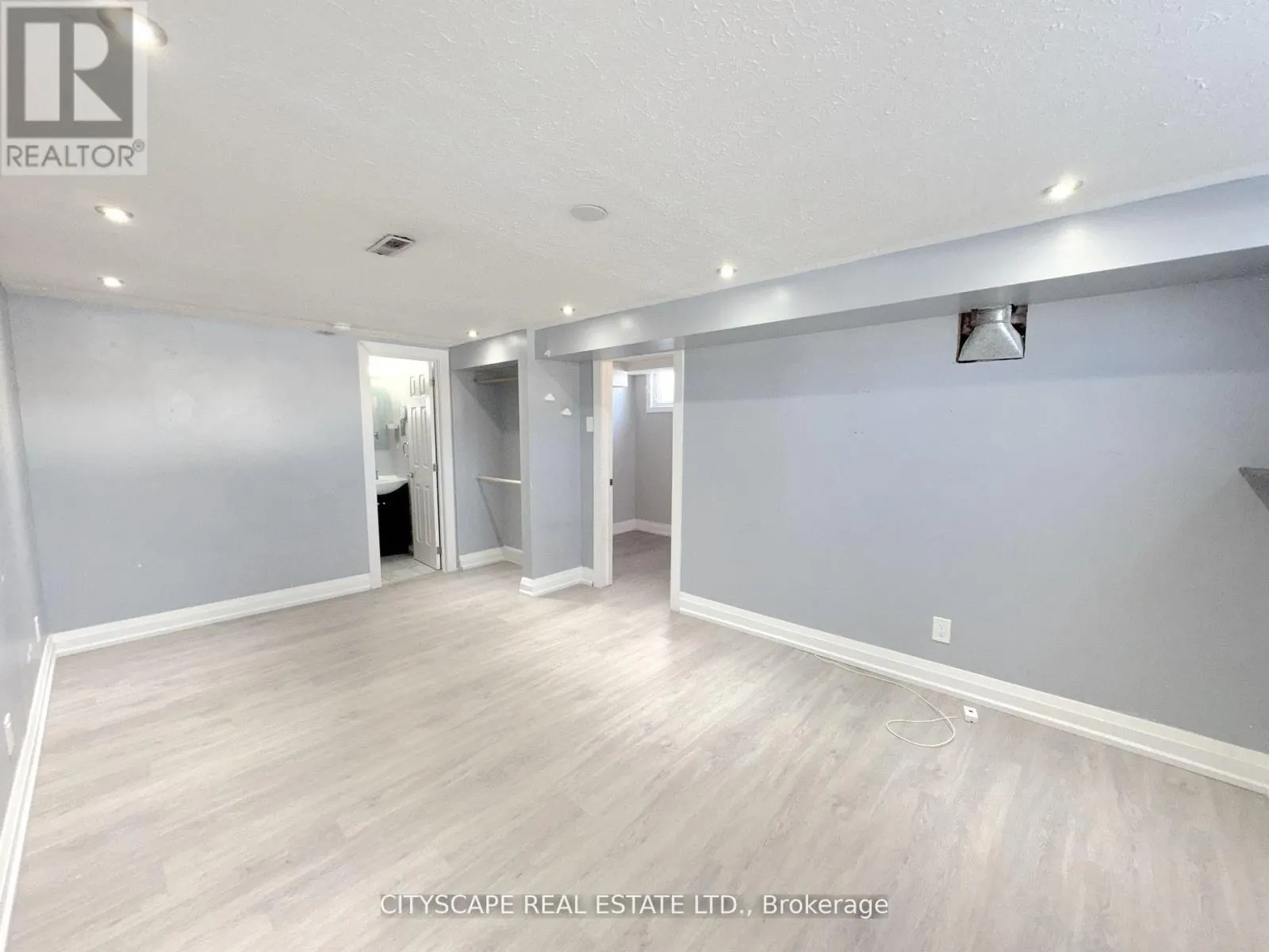 350 VANCOUVER CRESCENT