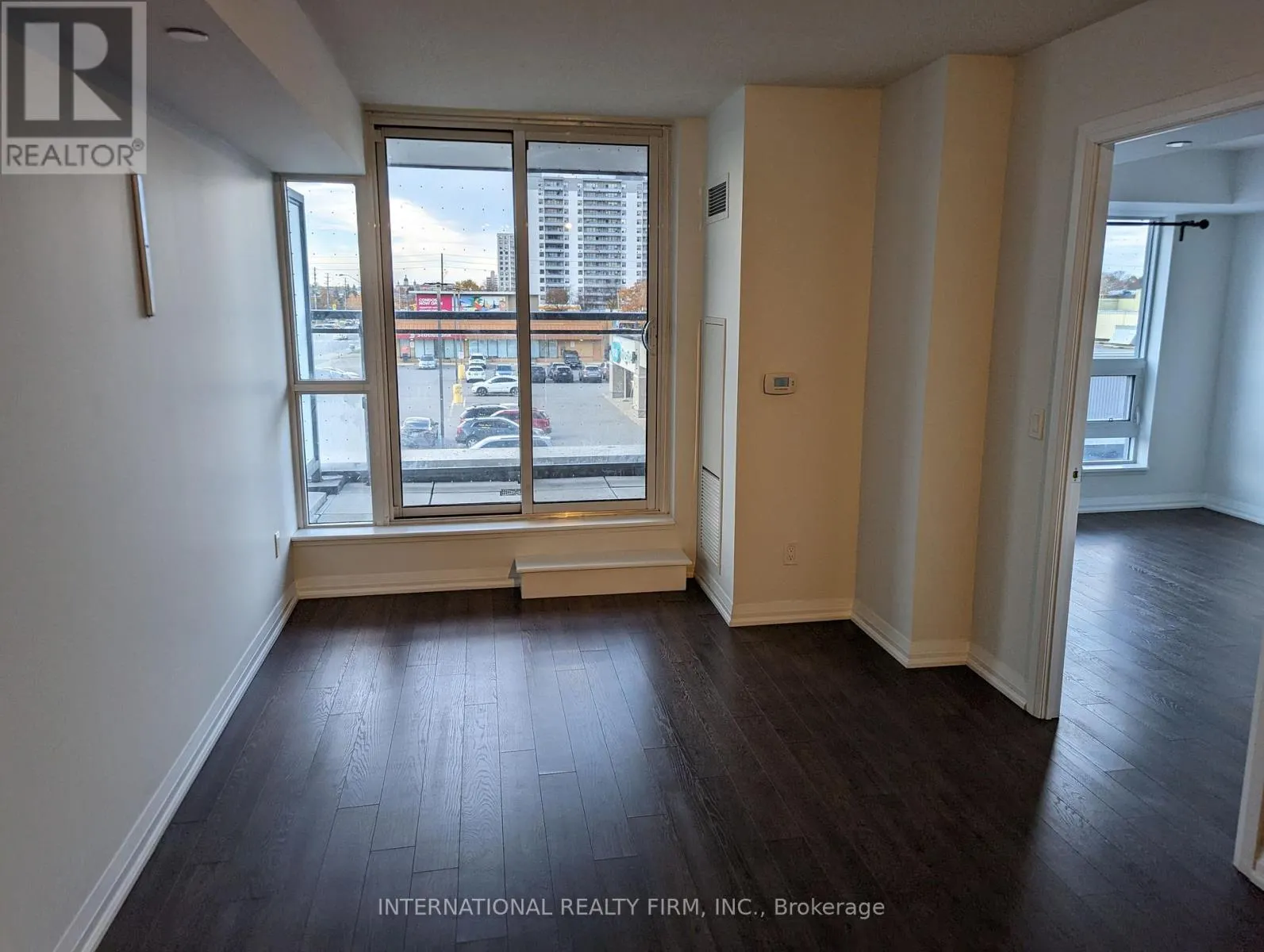 214 - 30 MEADOWGLEN PLACE