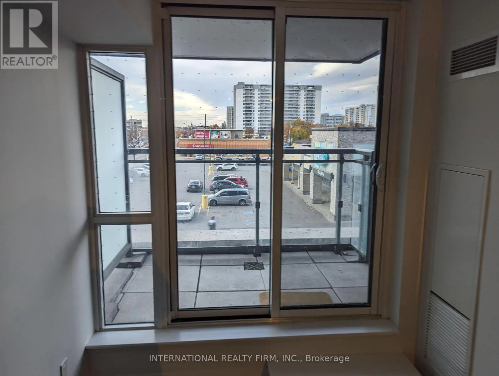 214 - 30 MEADOWGLEN PLACE