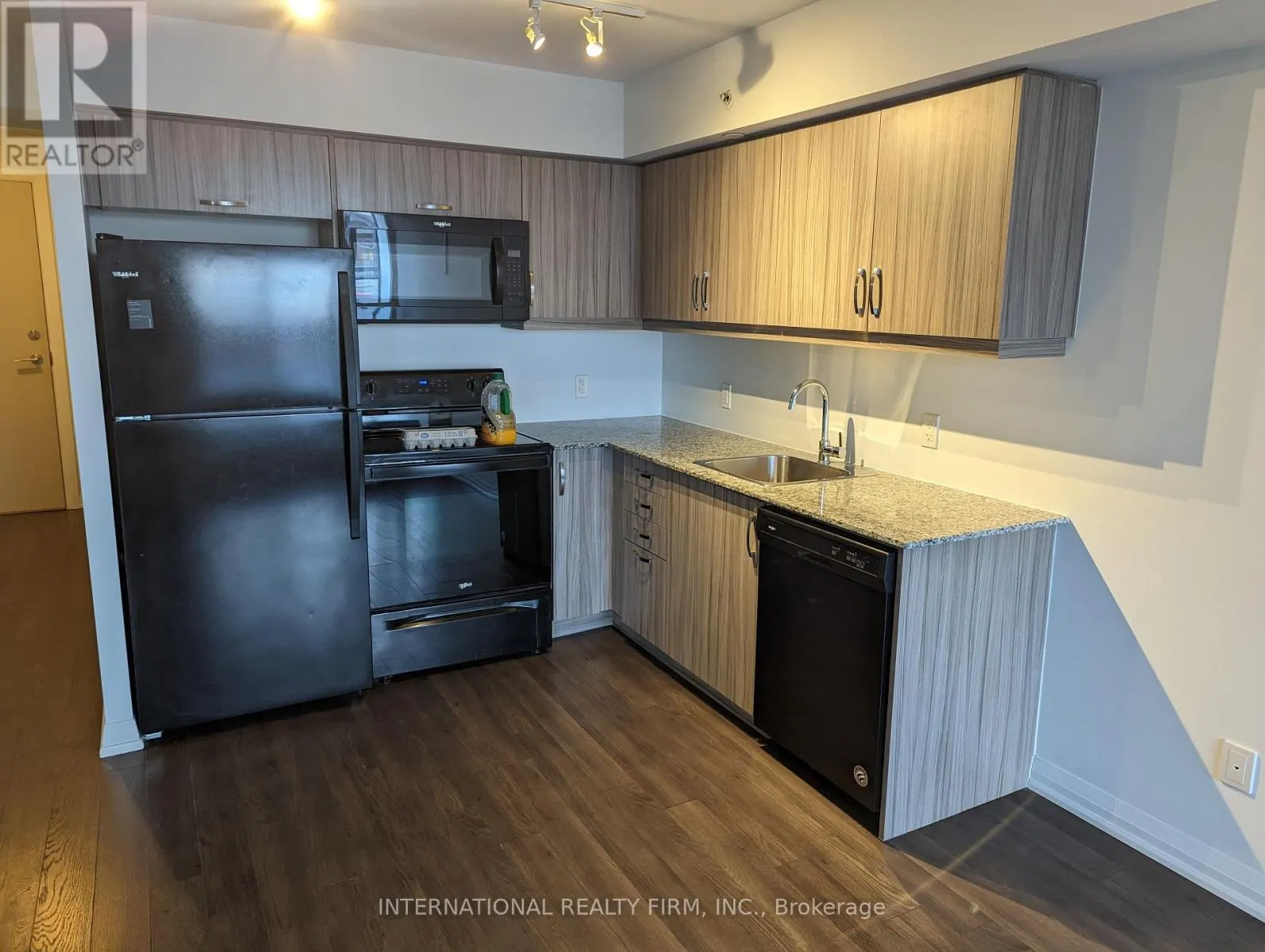 214 - 30 MEADOWGLEN PLACE