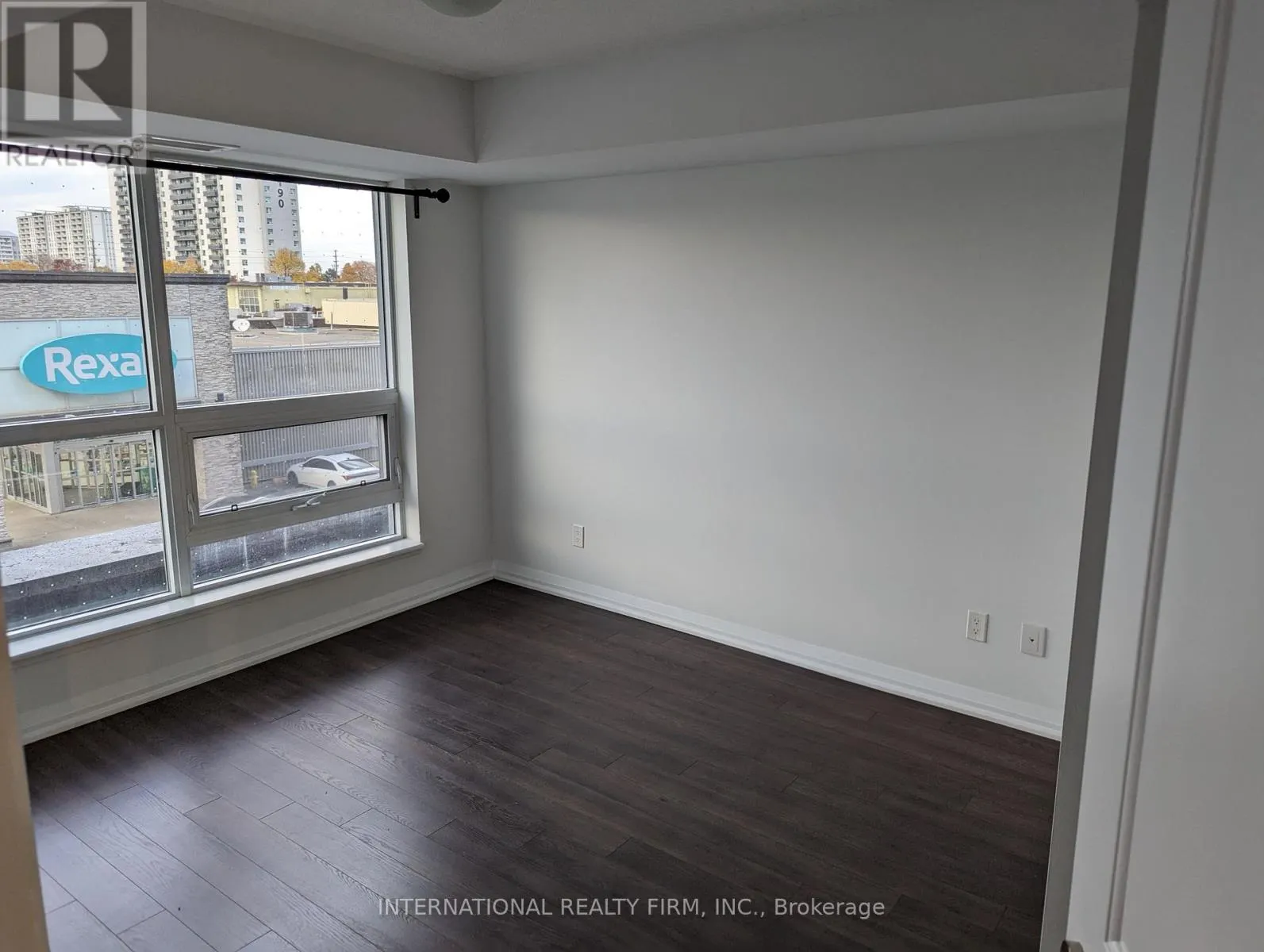 214 - 30 MEADOWGLEN PLACE