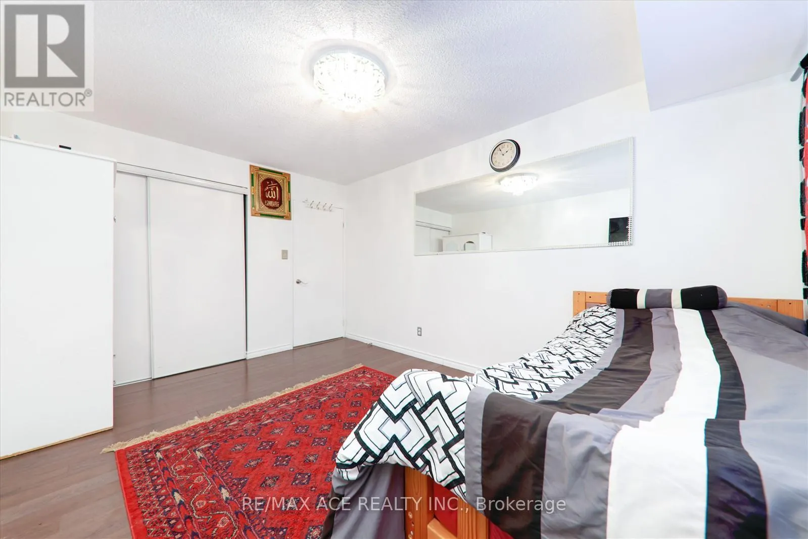 1410 - 1470 MIDLAND AVENUE