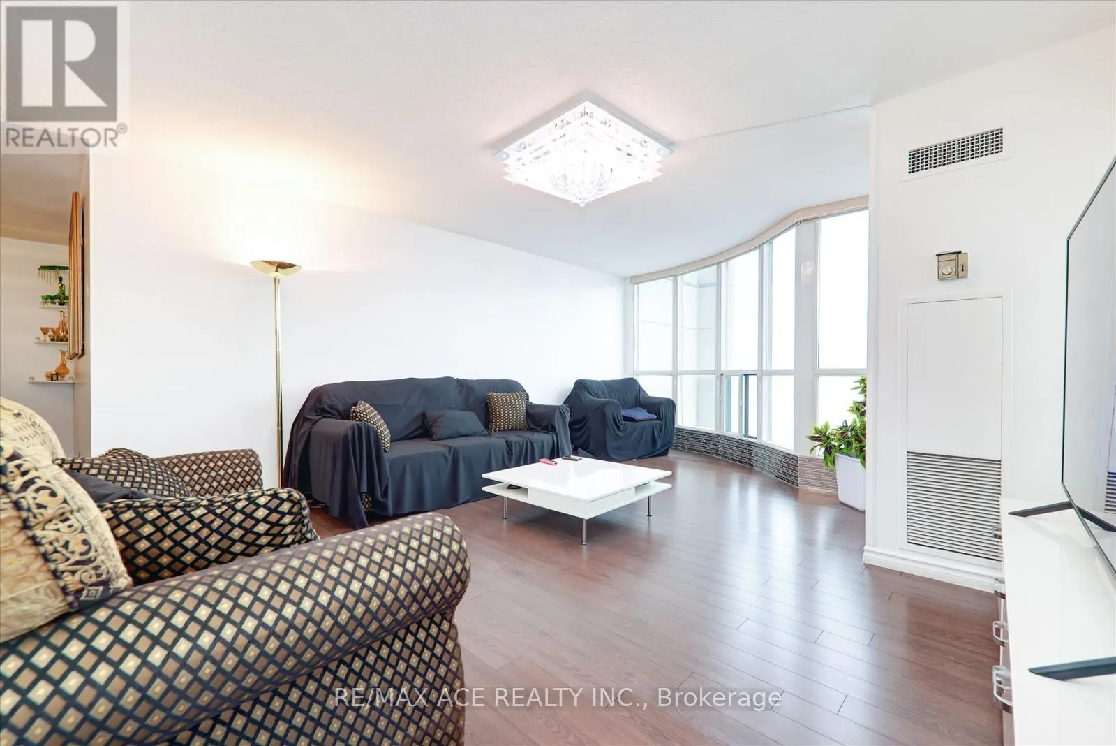 1410 - 1470 MIDLAND AVENUE