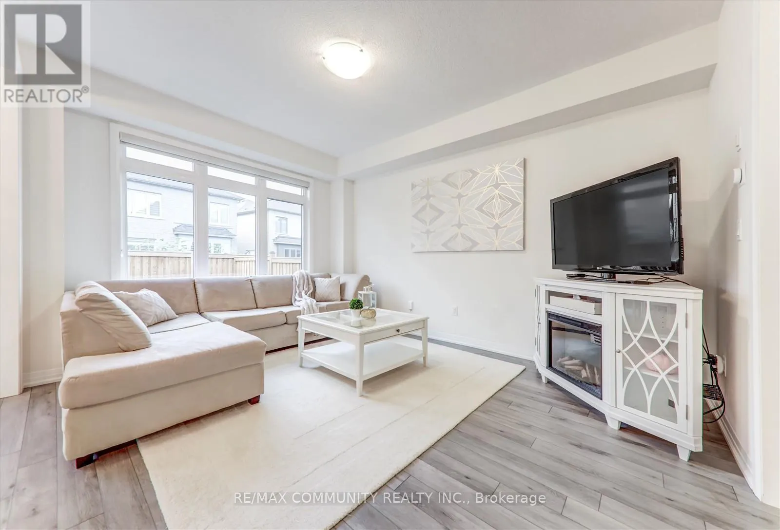 124 OGSTON CRESCENT