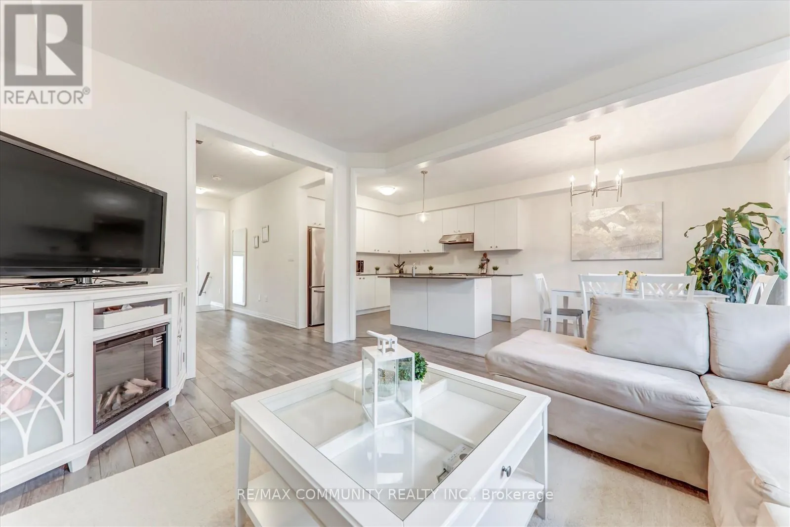 124 OGSTON CRESCENT