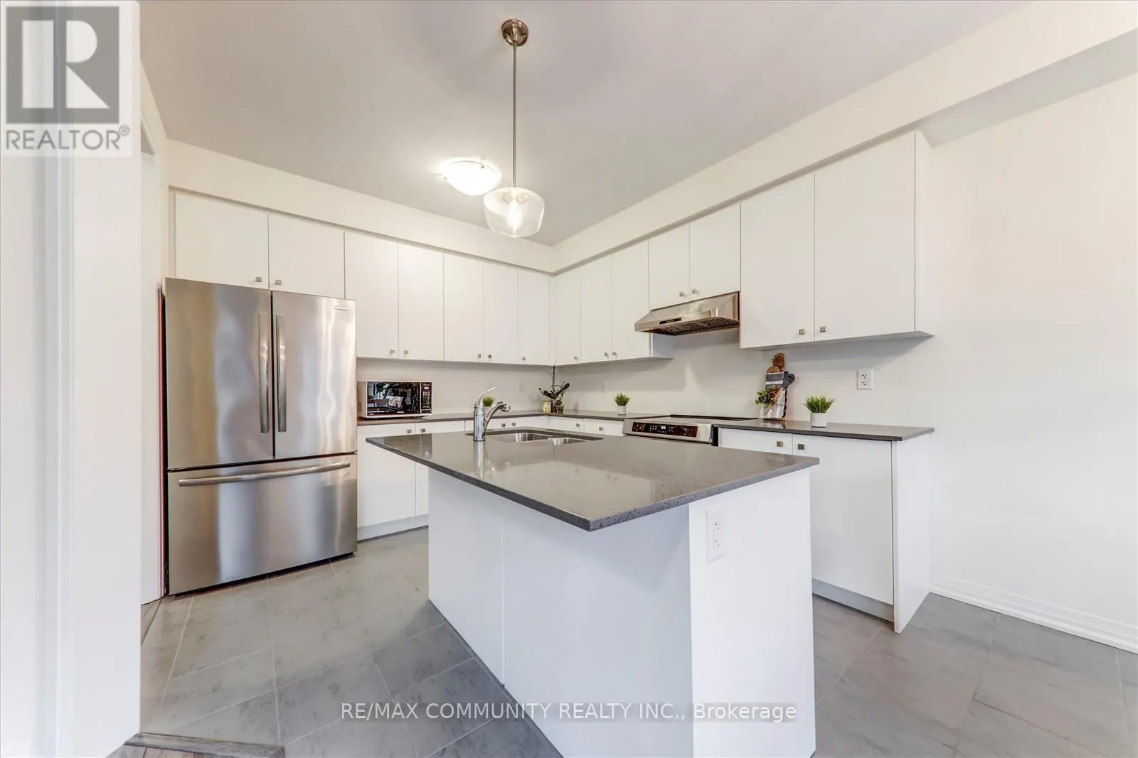 124 OGSTON CRESCENT