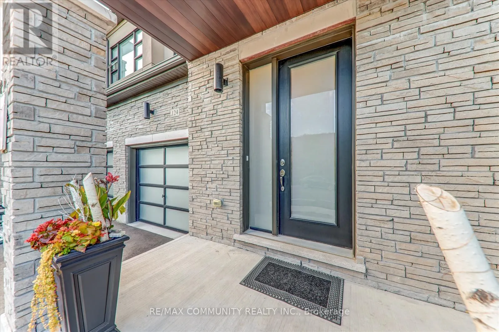 124 OGSTON CRESCENT
