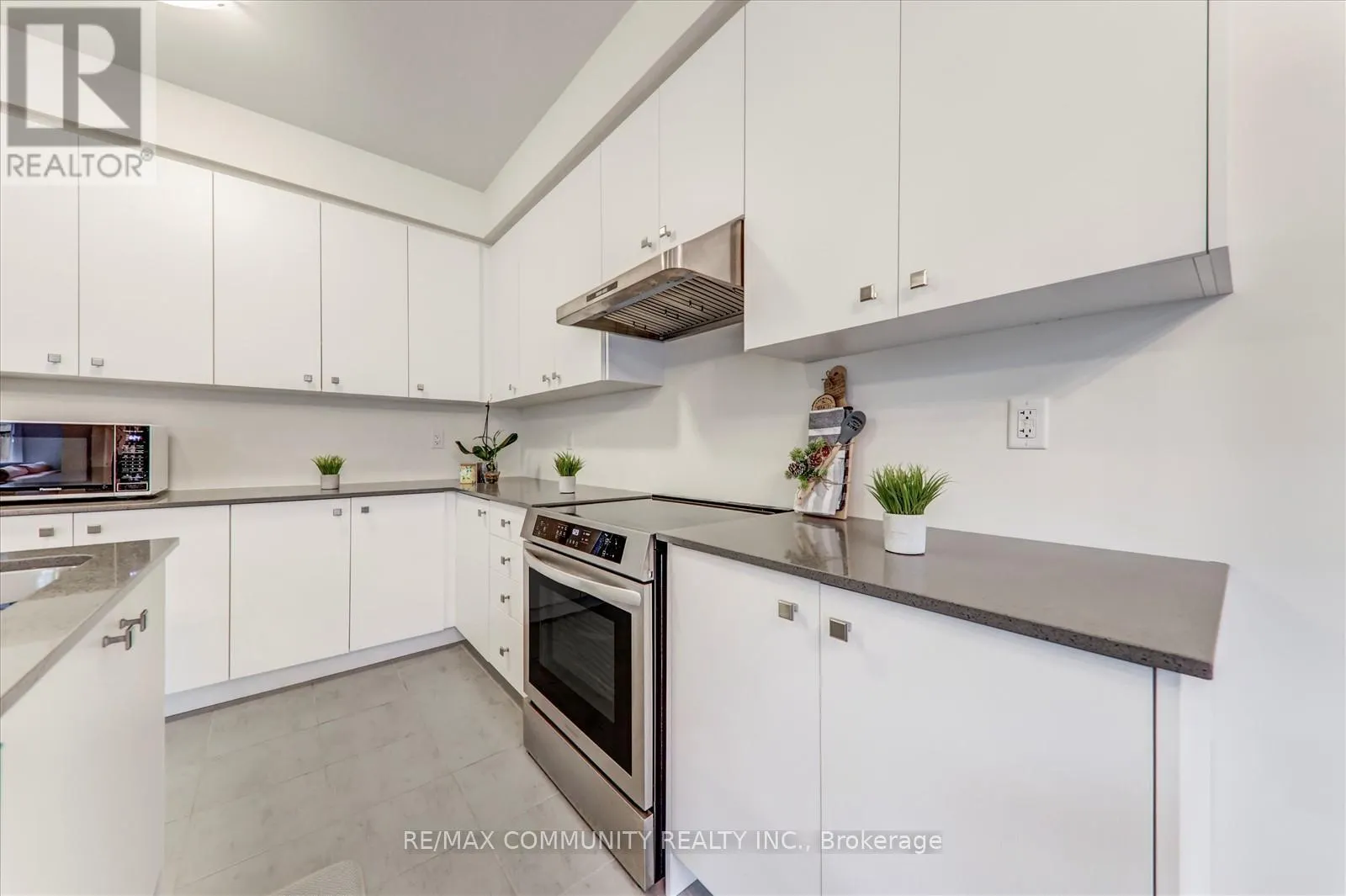 124 OGSTON CRESCENT