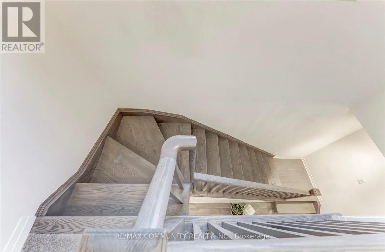124 OGSTON CRESCENT