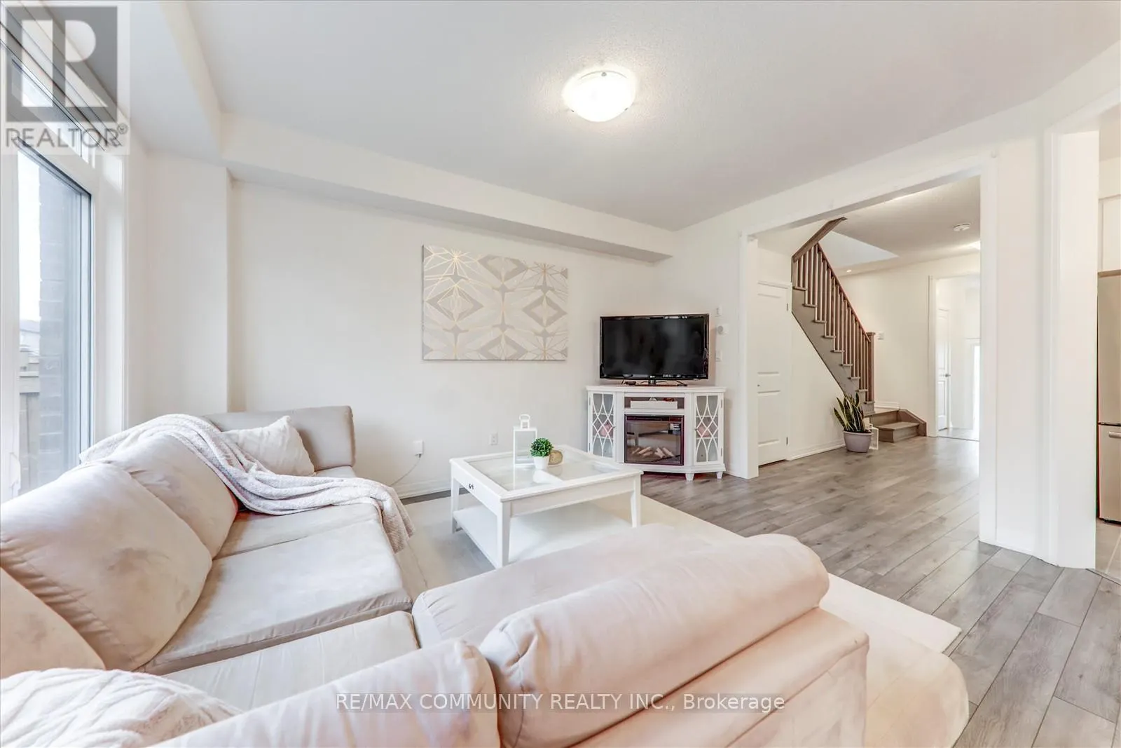 124 OGSTON CRESCENT