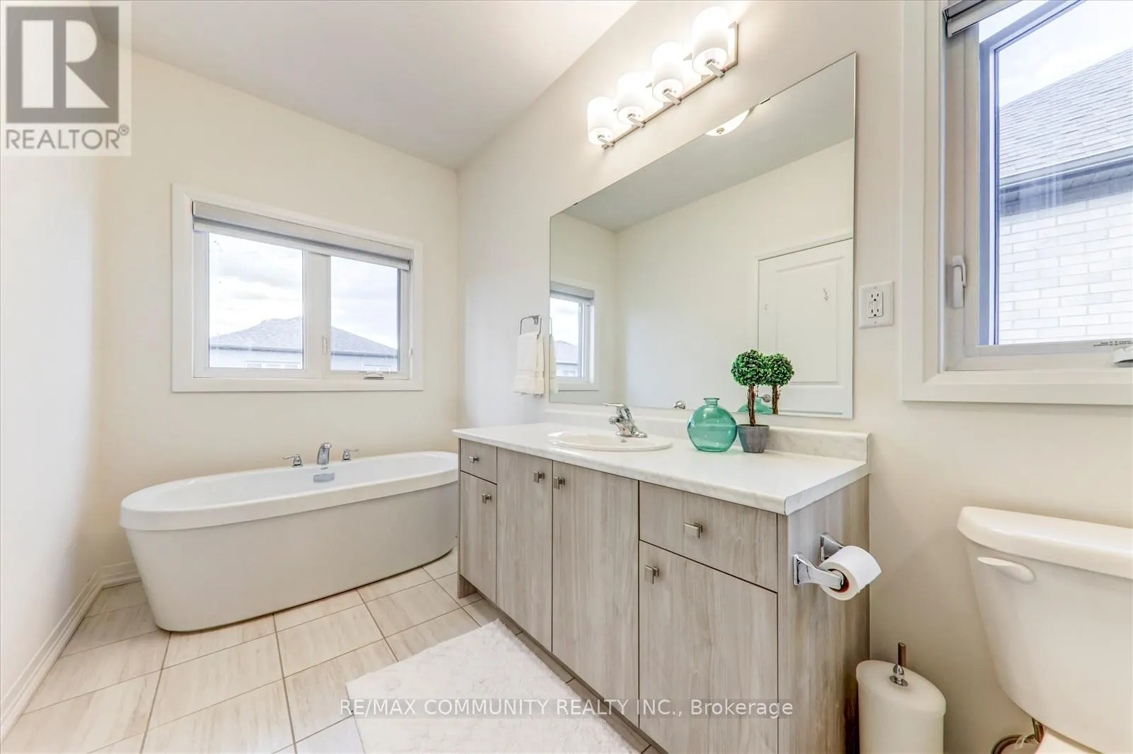 124 OGSTON CRESCENT