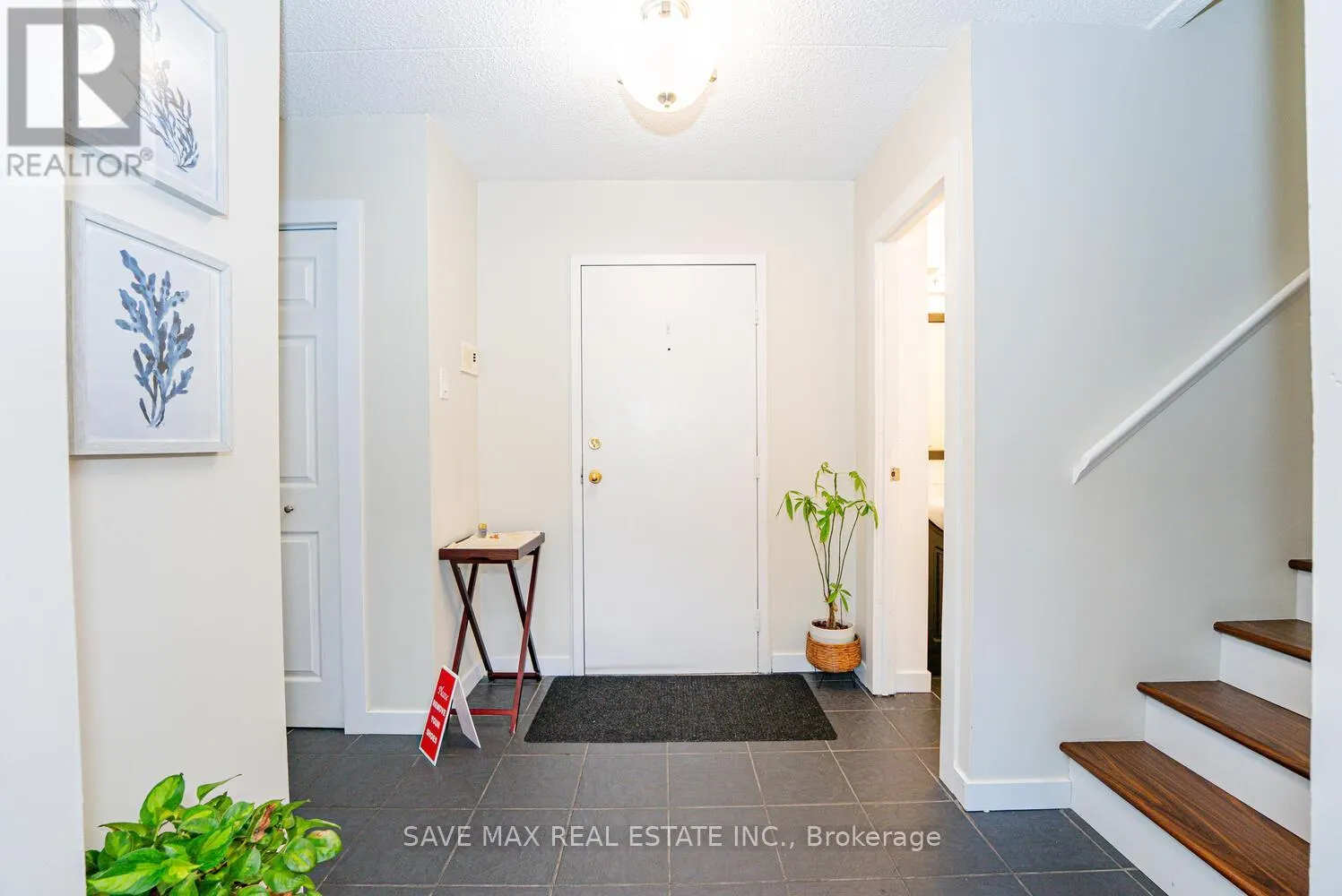 214 - 580 MARY STREET E