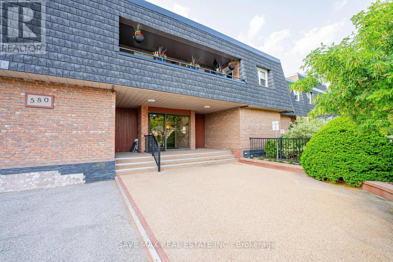 214 - 580 MARY STREET E