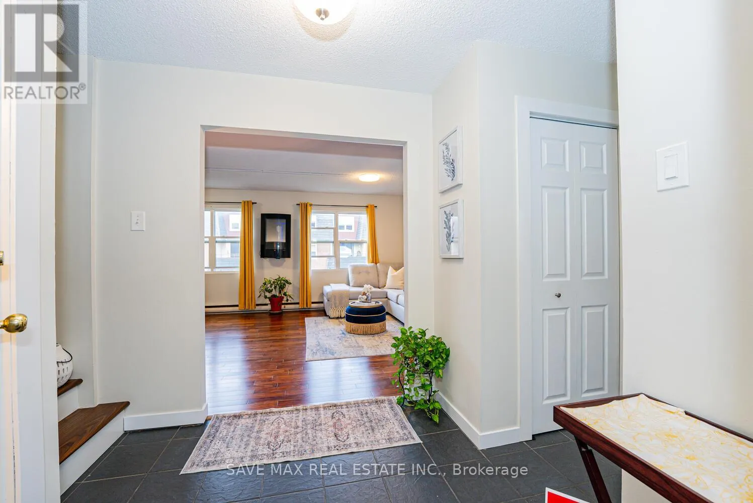 214 - 580 MARY STREET E