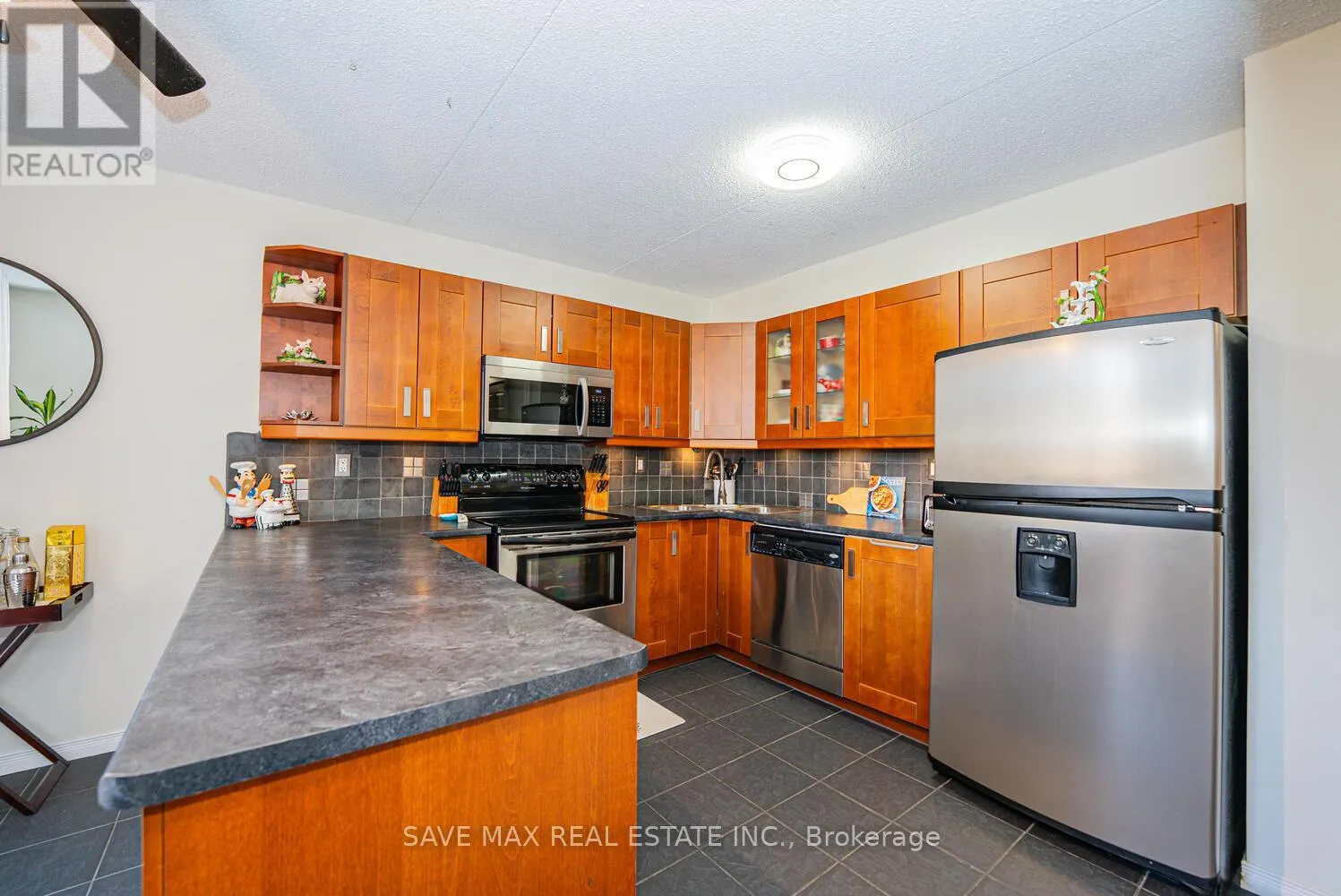 214 - 580 MARY STREET E