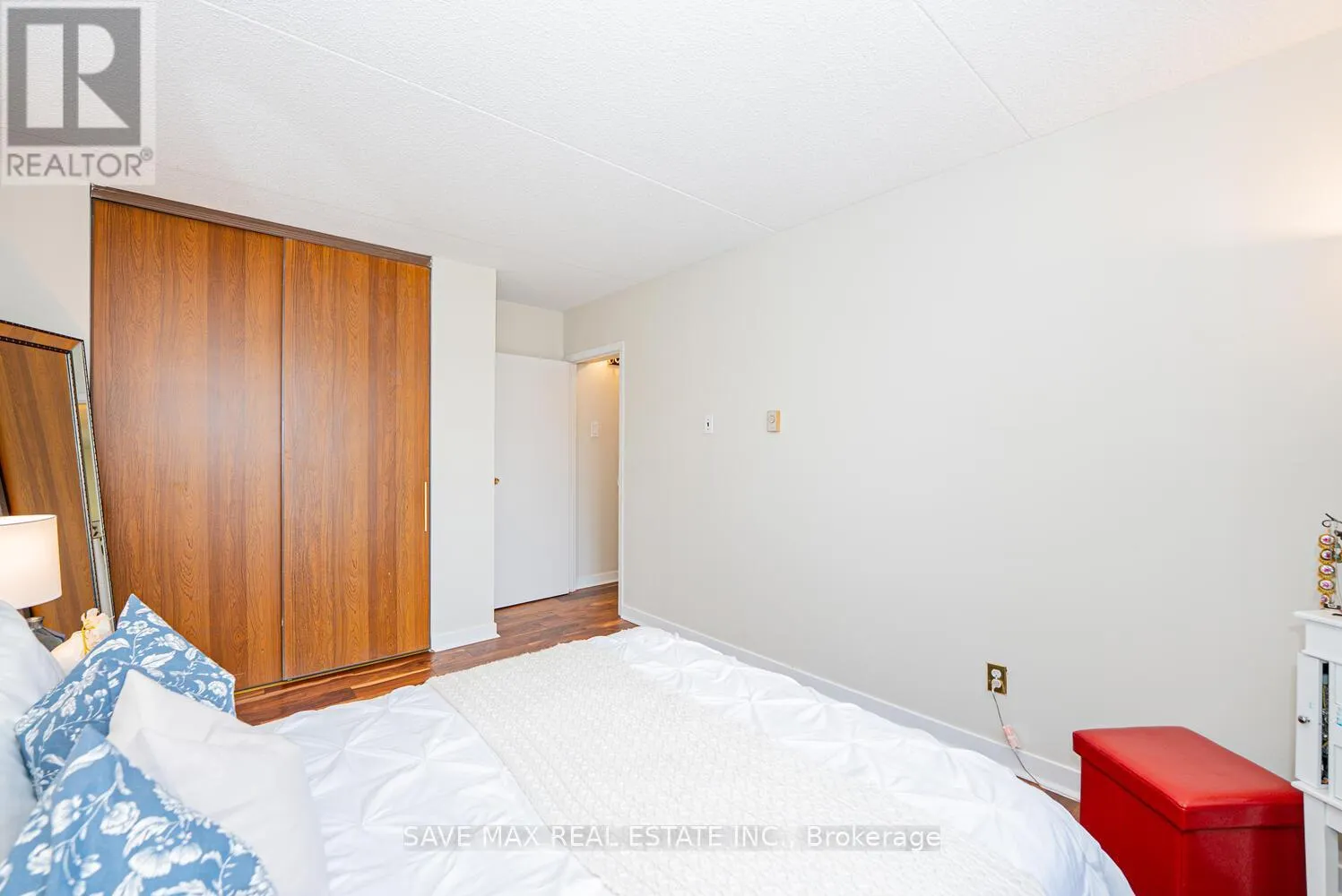 214 - 580 MARY STREET E