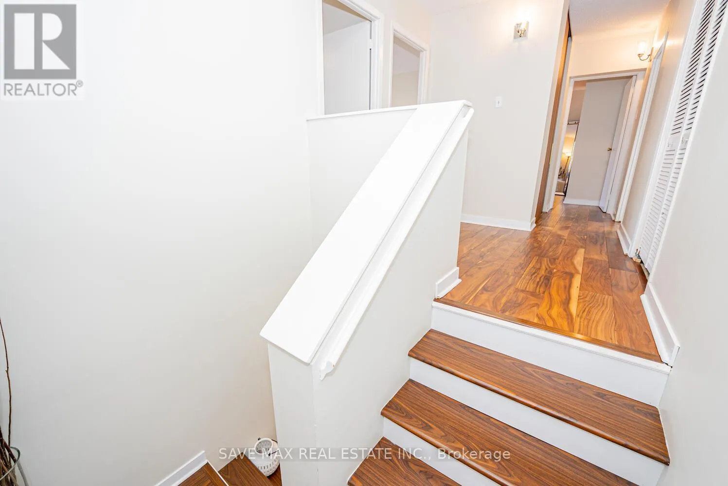 214 - 580 MARY STREET E