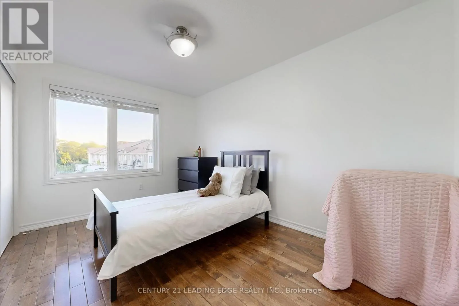 12 PRINGDALE GARDENS CIRCLE