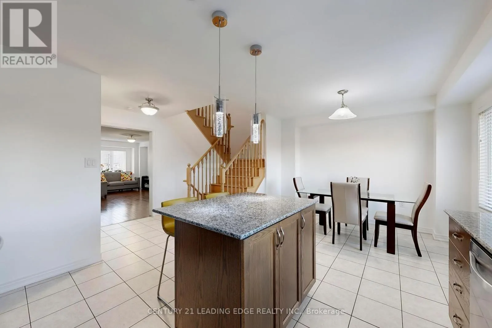 12 PRINGDALE GARDENS CIRCLE