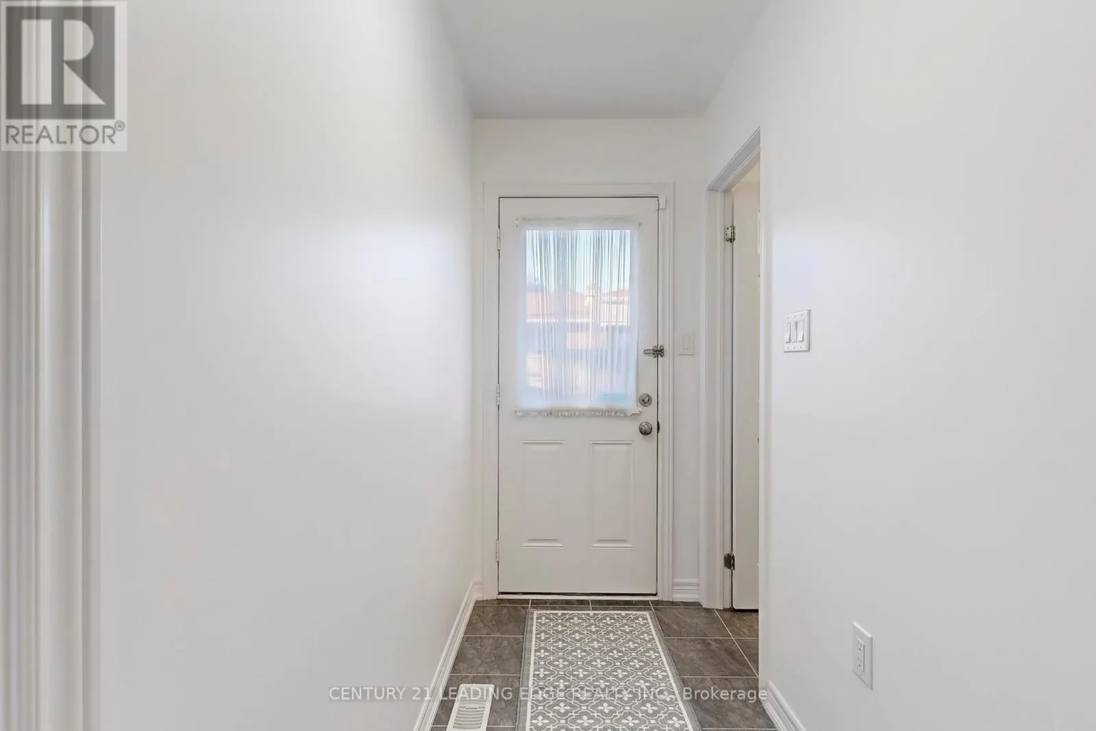 12 PRINGDALE GARDENS CIRCLE