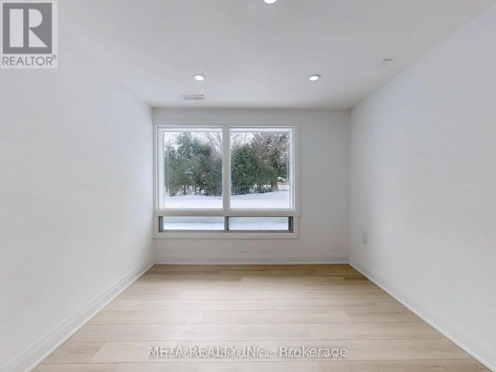 696 JASMINE CRESCENT