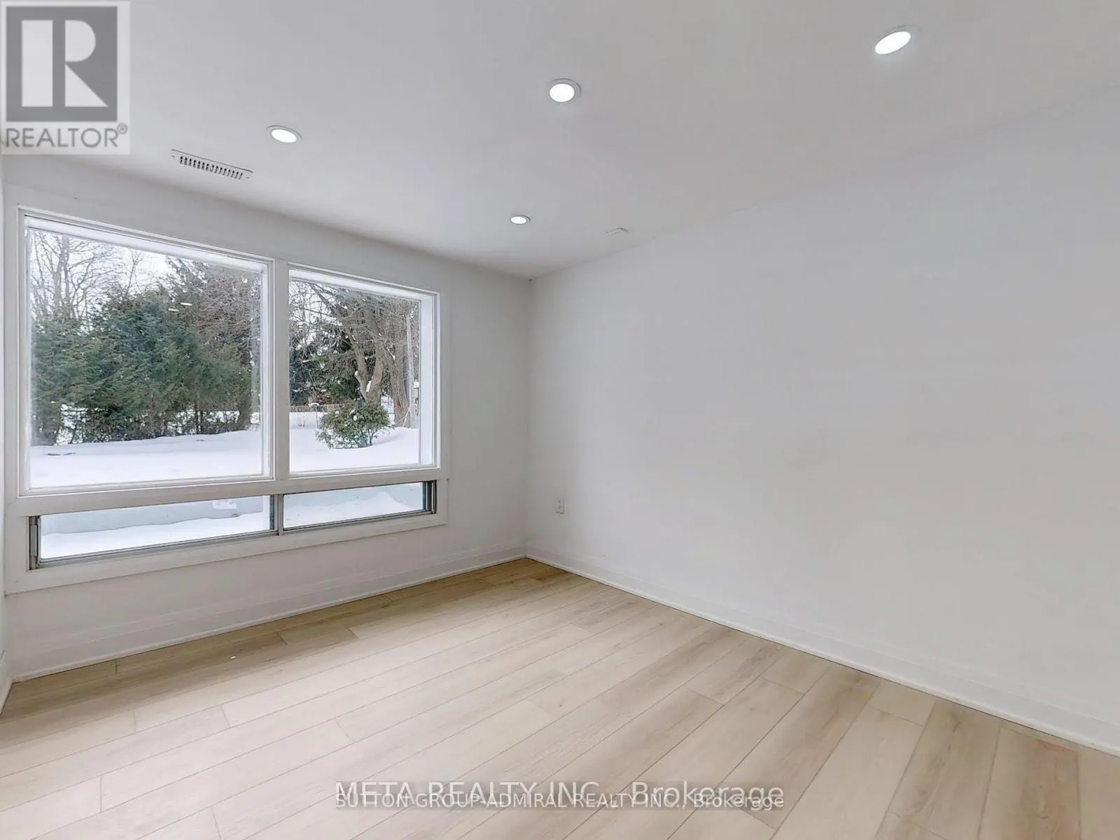 696 JASMINE CRESCENT