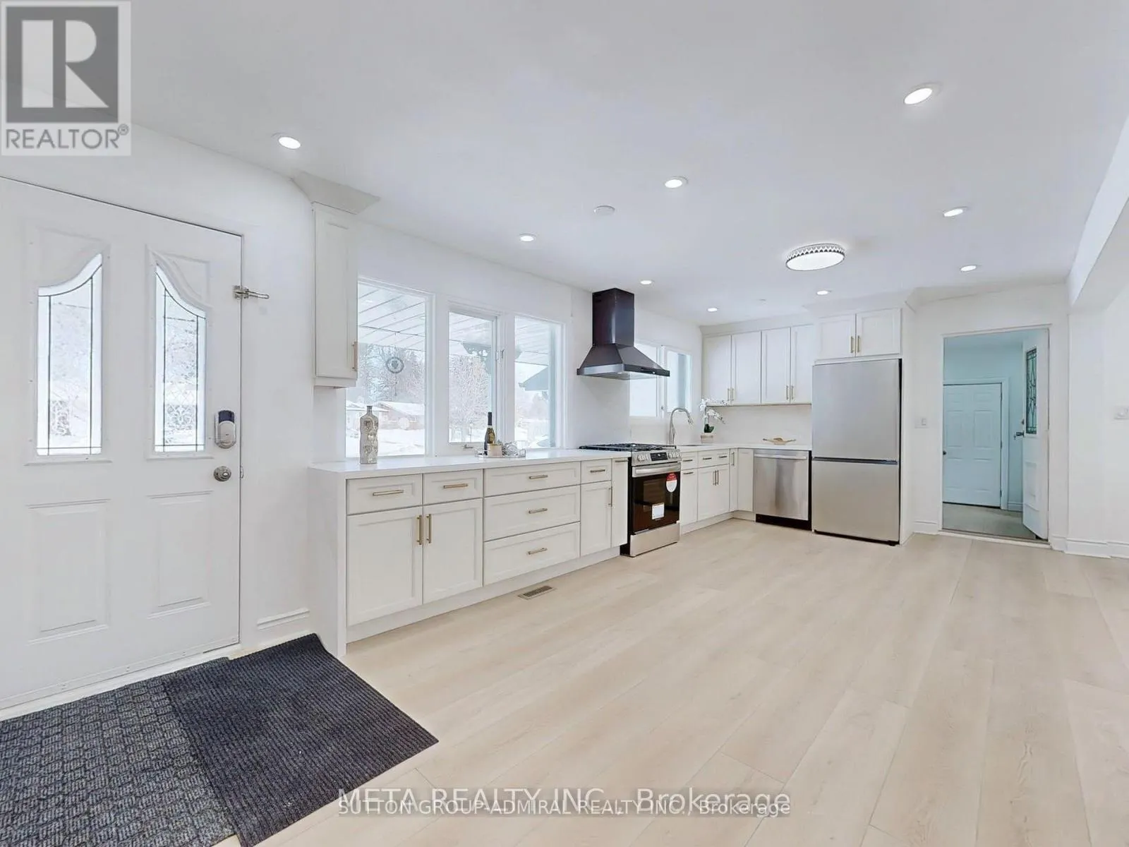 696 JASMINE CRESCENT
