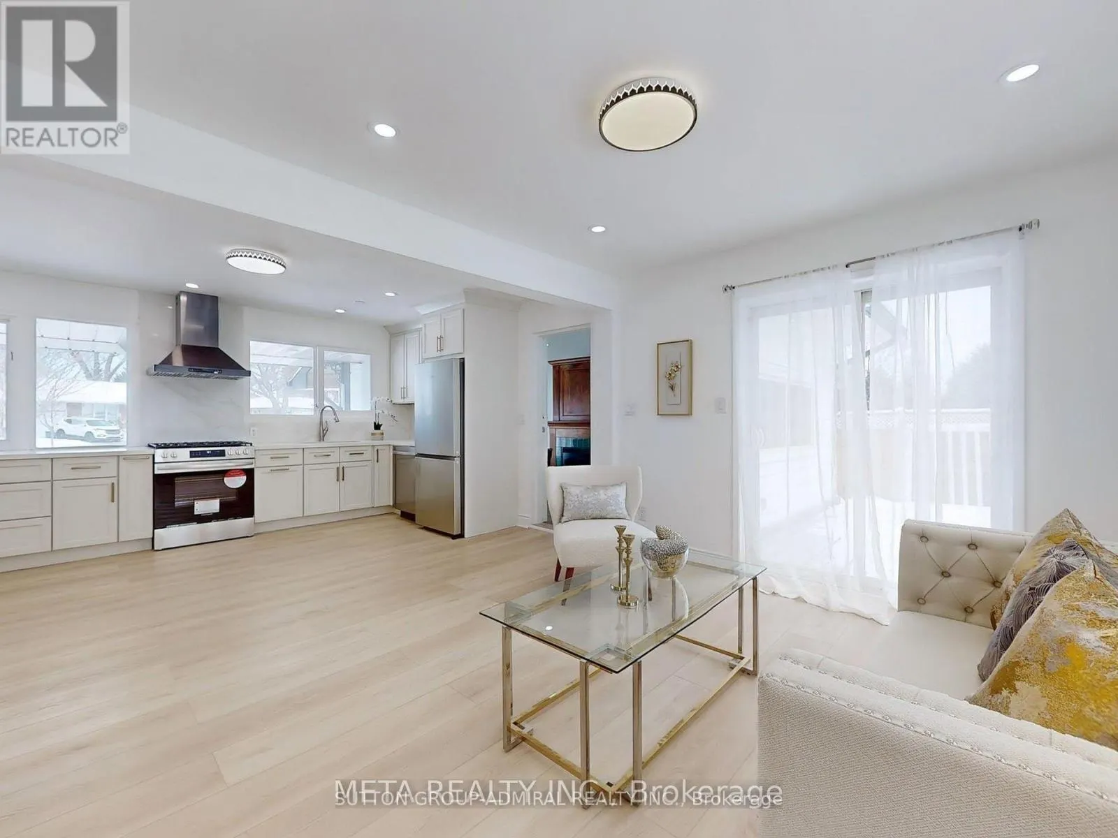 696 JASMINE CRESCENT