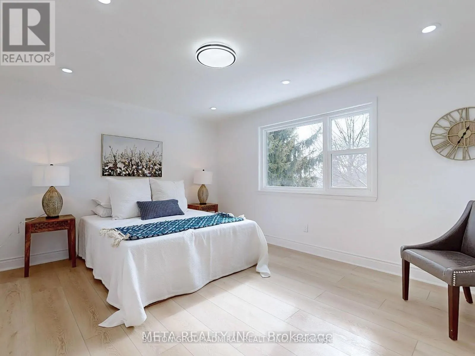 696 JASMINE CRESCENT