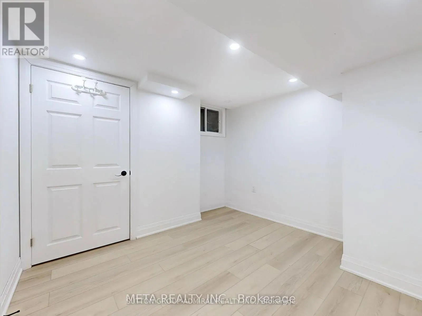 696 JASMINE CRESCENT