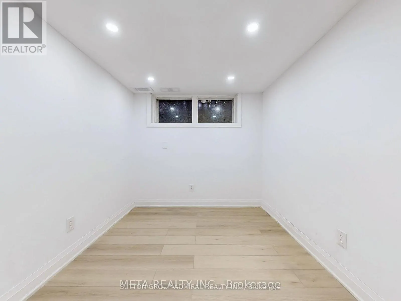 696 JASMINE CRESCENT