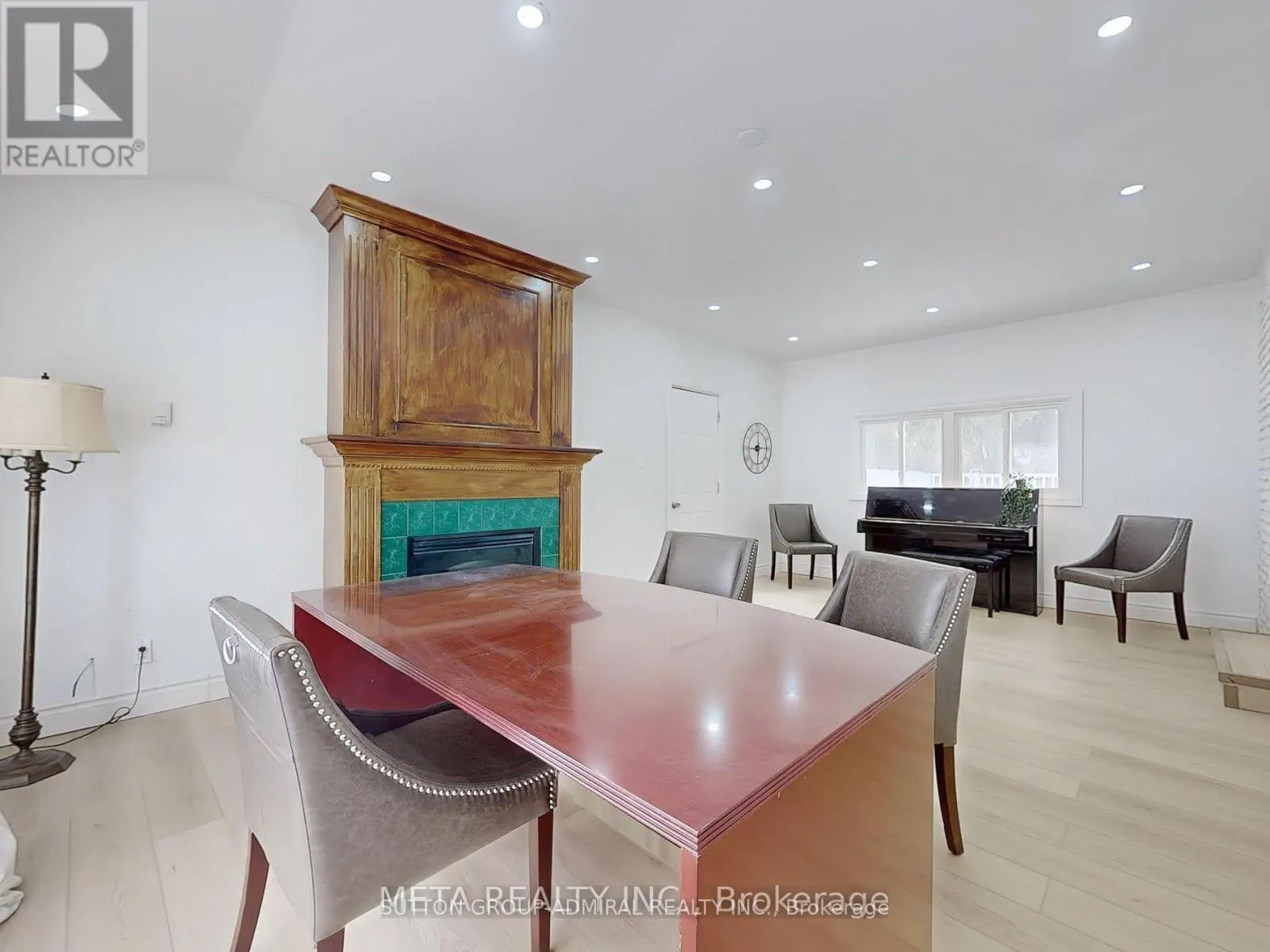 696 JASMINE CRESCENT