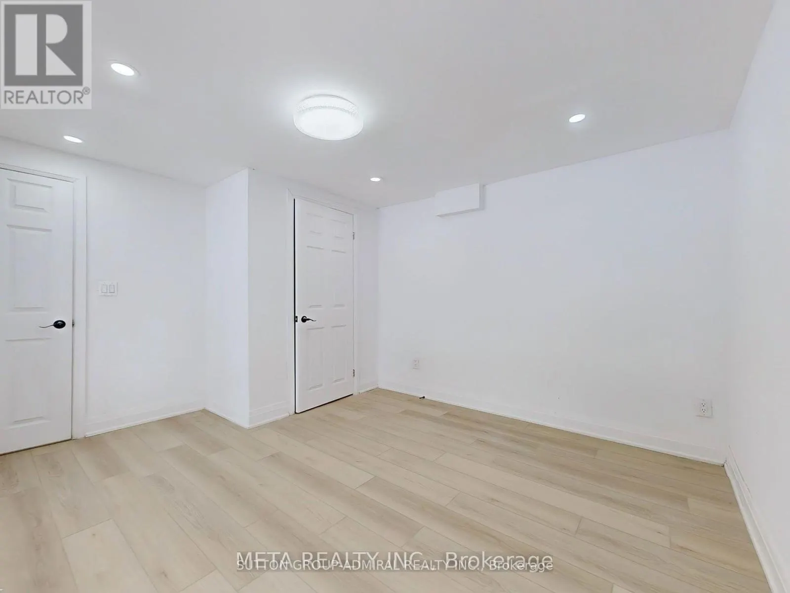 696 JASMINE CRESCENT