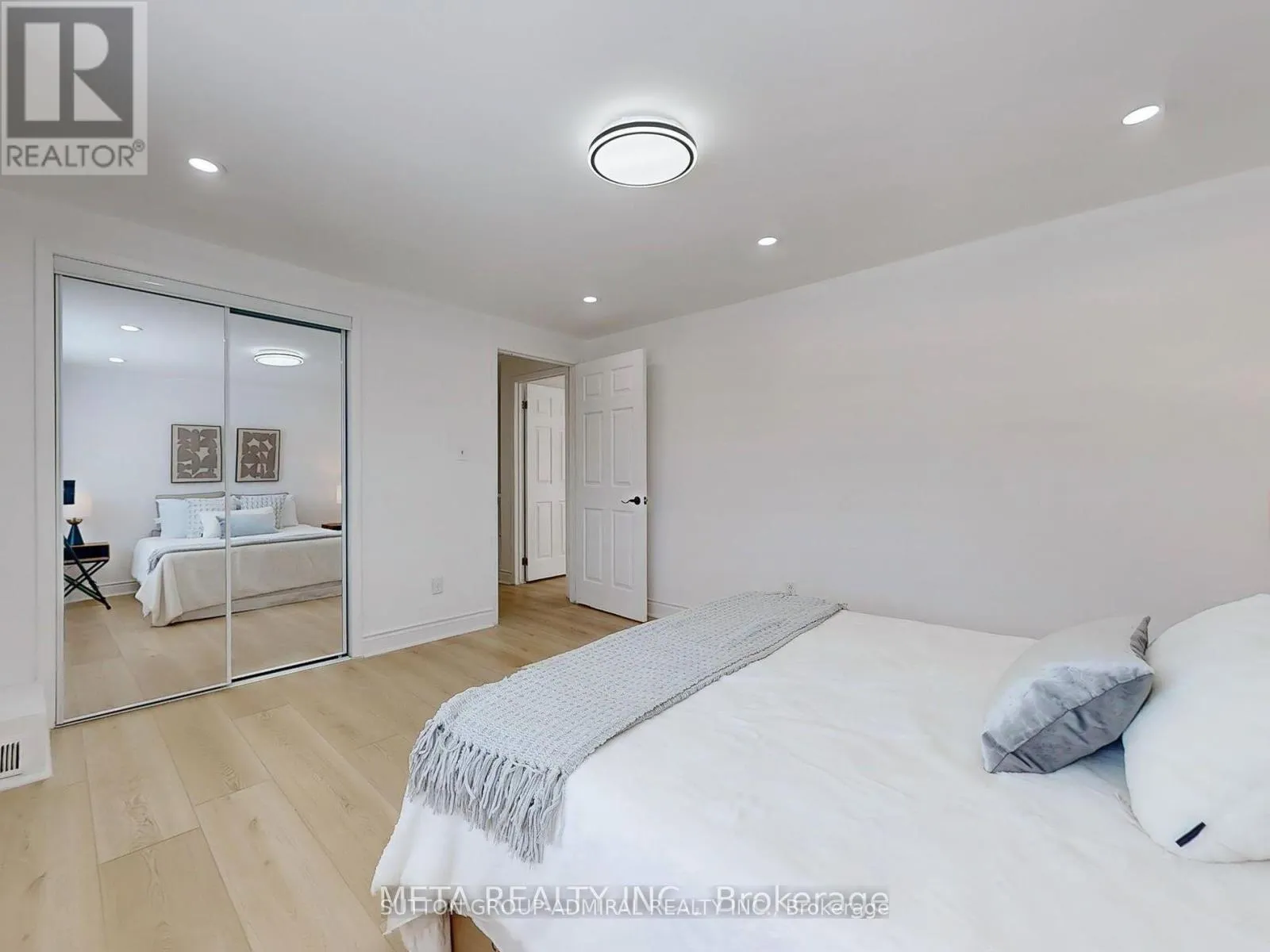 696 JASMINE CRESCENT